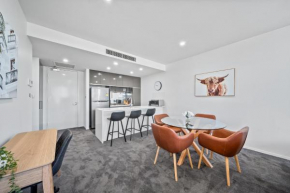Stylish 1-Bed Retreat Steps from Foreshore